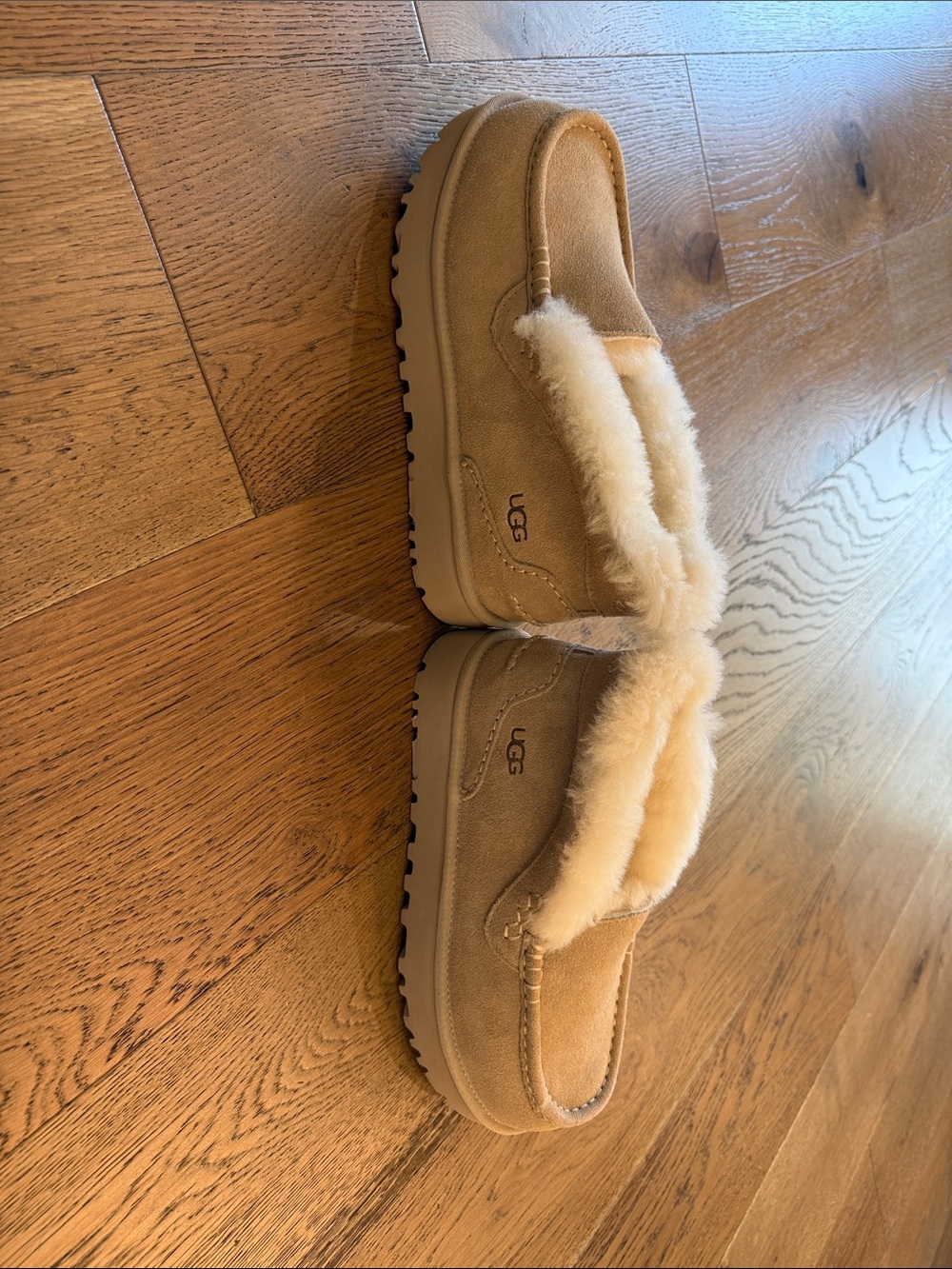 UGG Women's platform UGGs in light Chestnut - Picture 5 of 6